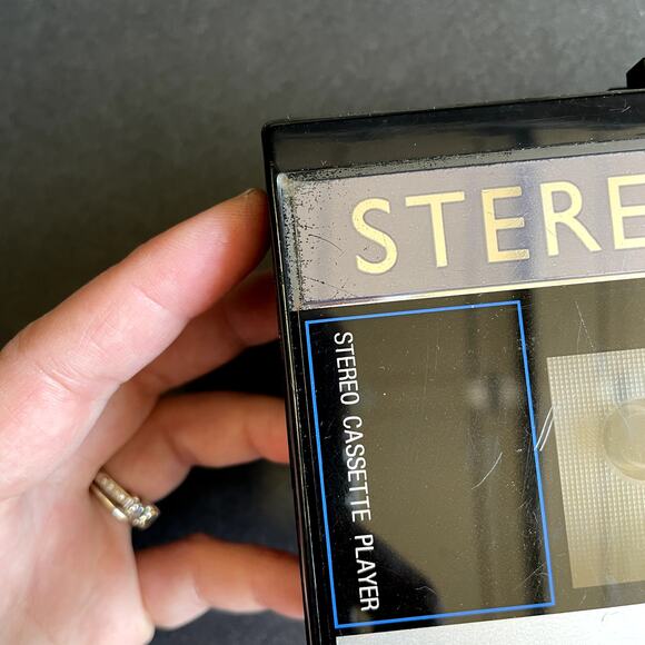 PARTS REPAIR ONLY Vintage Sanyo MGP9 Portable Cassette Player - Picture 3 of 9